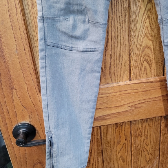 🌷SOLD🌷Sofia Vergara jeans - Picture 3 of 6